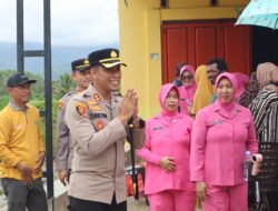 Kapolres Kolaka Utara Salurkan Bantuan untuk Korban Angin Puting Beliung di Desa Sapoiha